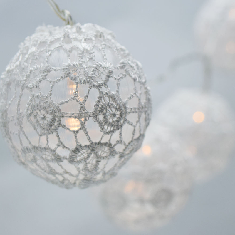 WHITE ROUND LACE FABRIC BALL LED STRING LIGHT, BATTERY OPERATED